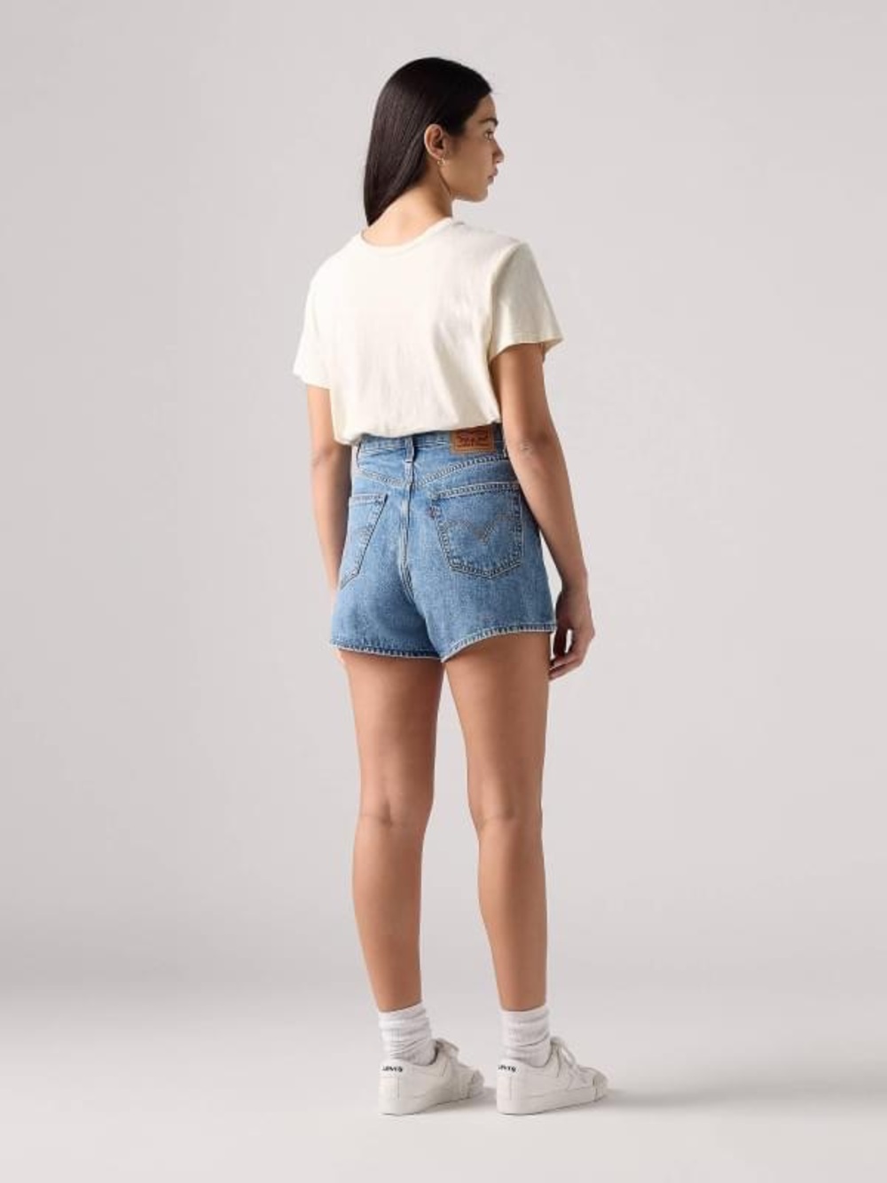Levi’s High Waisted Mom Shorts - Picture 2 of 4